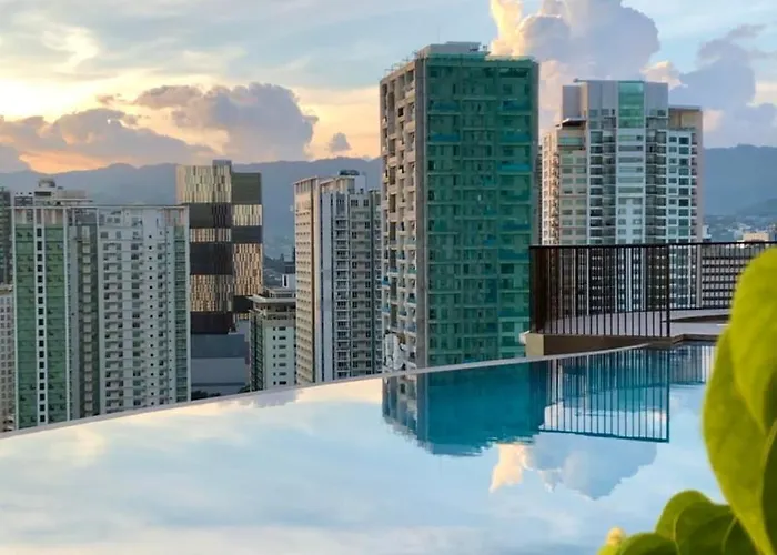 High View 1room In Near Ayala Mall With Rooftop Pool, Fast Wifi And Netflix Apartment Cebu
