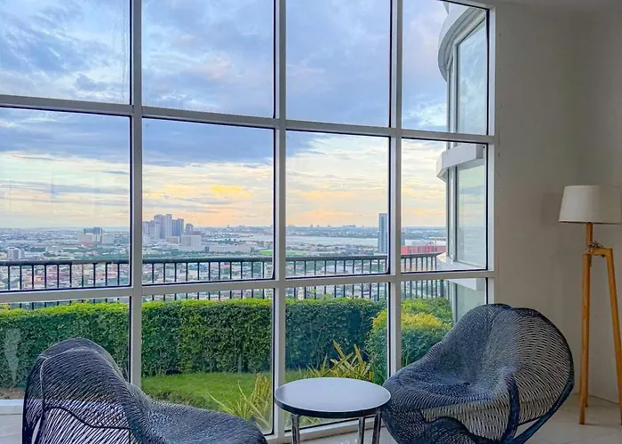 Apartment High View 1room In Near Ayala Mall With Rooftop Pool, Fast Wifi And Netflix